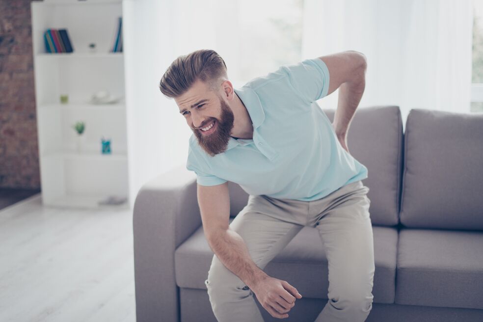 Acute lumbar pain with clear movements in a patient with osteochondrosis