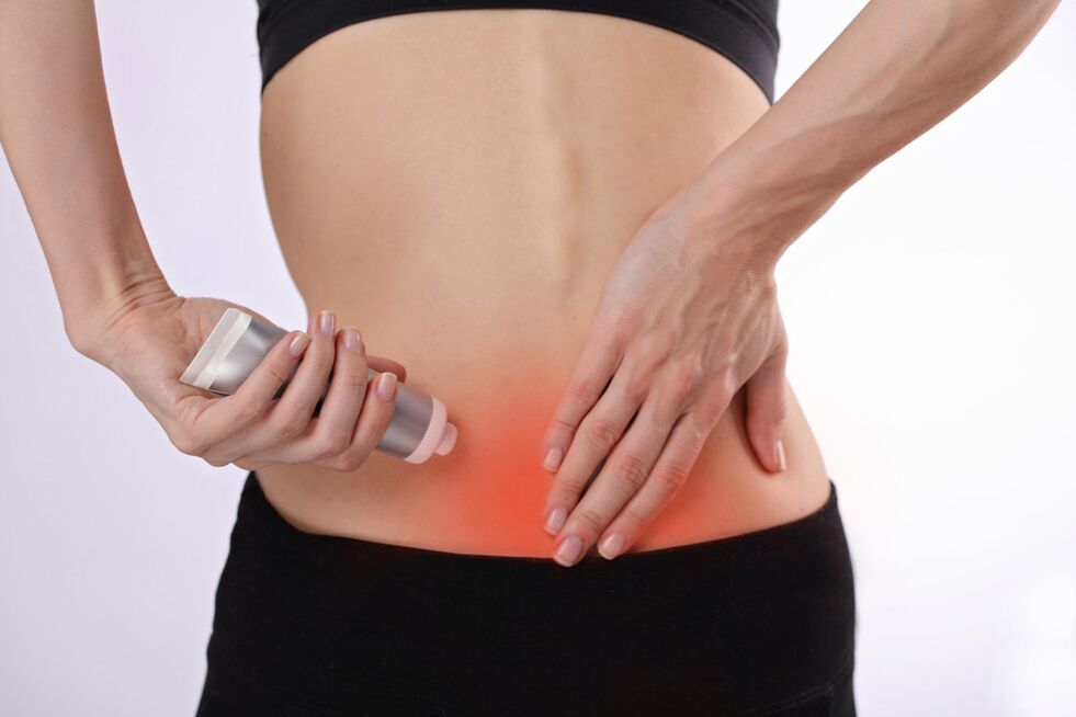 application of ointment on the lower back for osteochondrosis